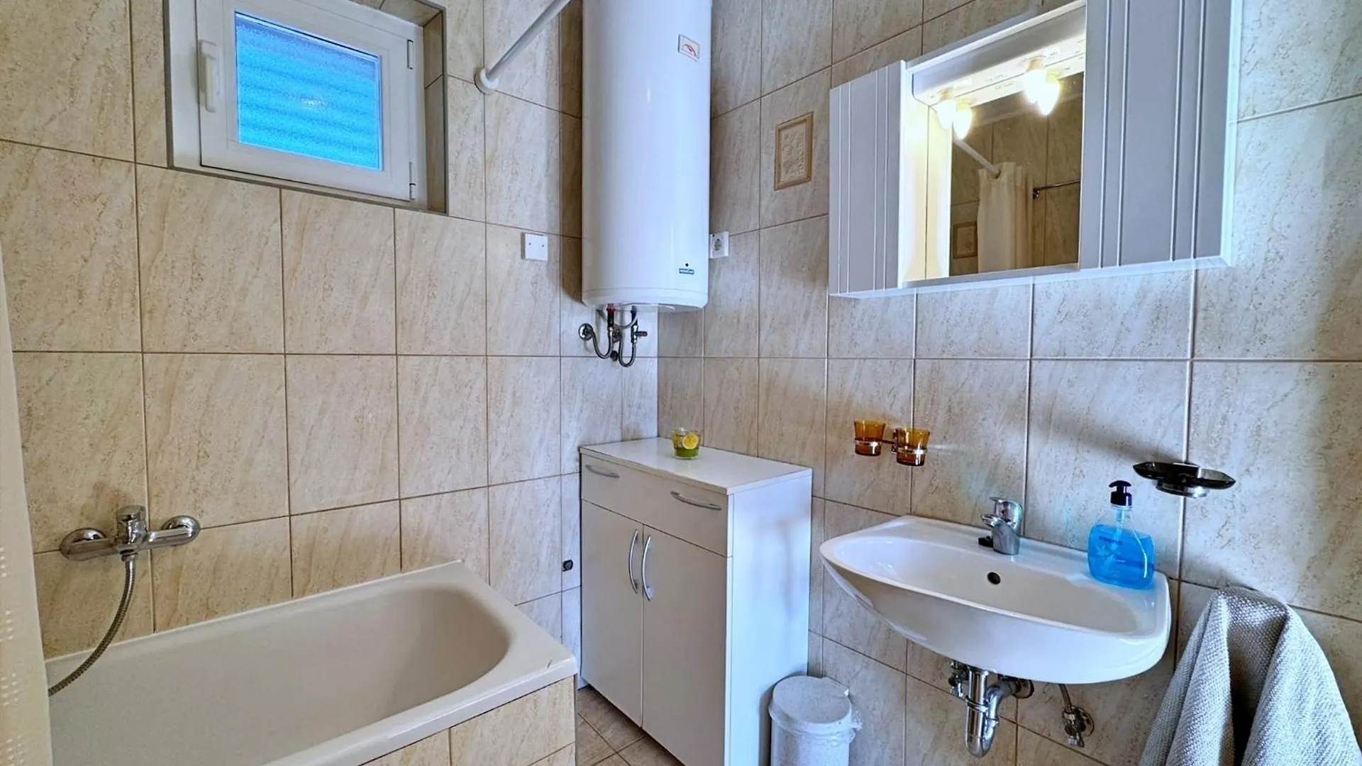 Apartments With A Parking Space Nska, Krk - 23878 Malinska